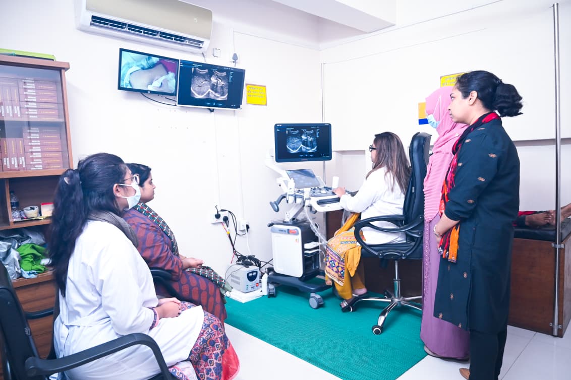 Trainee performing an obstetric ultrasound scan